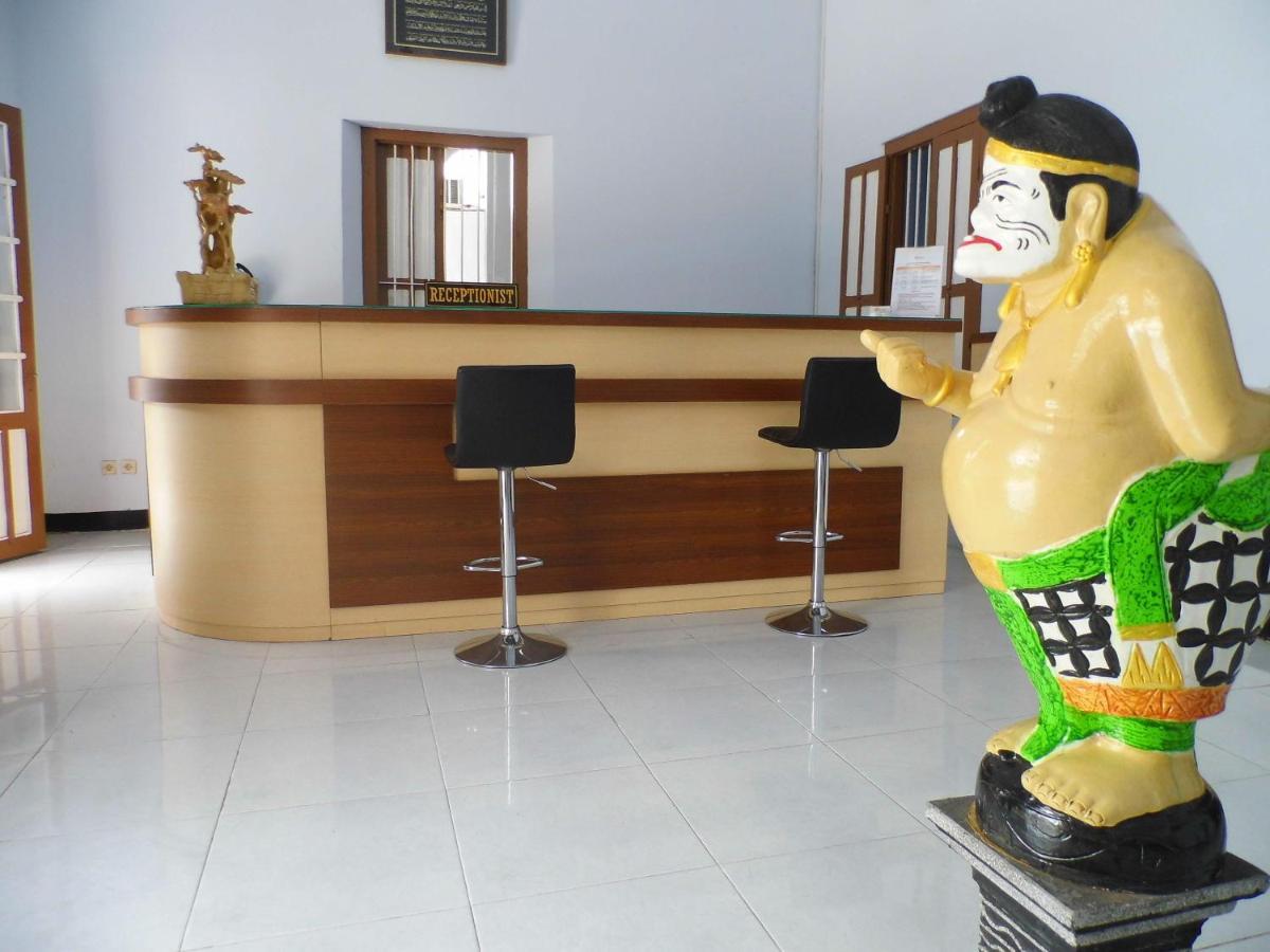 Hotel Ilhami Blitar Dış mekan fotoğraf